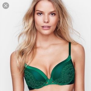ACCEPTING OFFERS! Victoria Secrets Emerald Bra